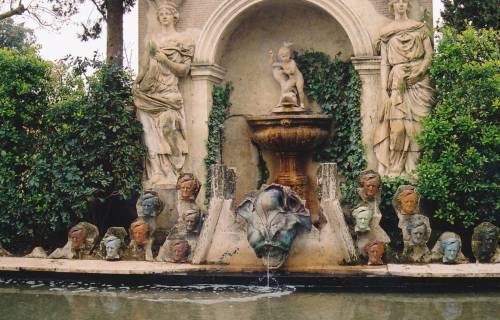 Fuente del jardín del castillo de Púbol. Gordito1869 / Wikimedia Commons. CC BY 3.0
