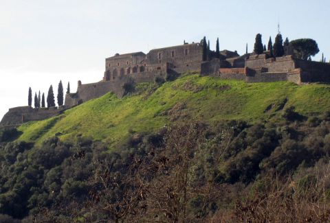 Castillo de Hostalric. Enfo / Wikimedia Commons. CC BY-SA 3.0