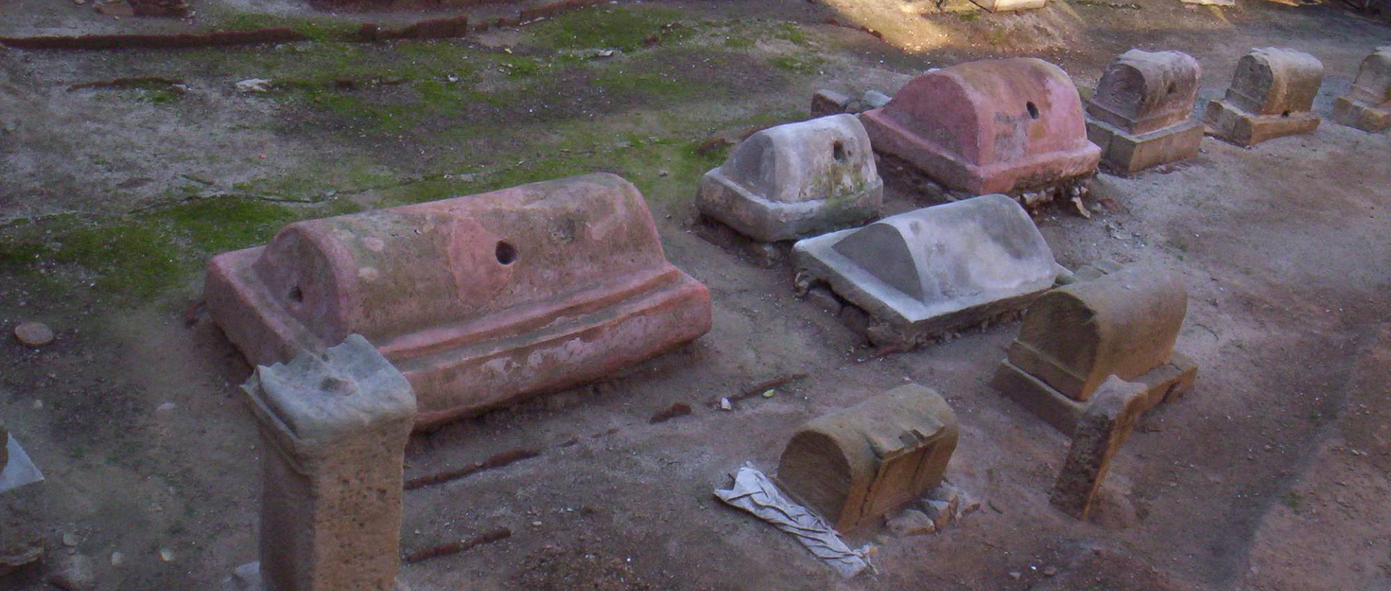 Fotografia de l'antiga necròpolis romana a Barcino. Àlex / Wikimedia Commons. CC BY-SA 2.5