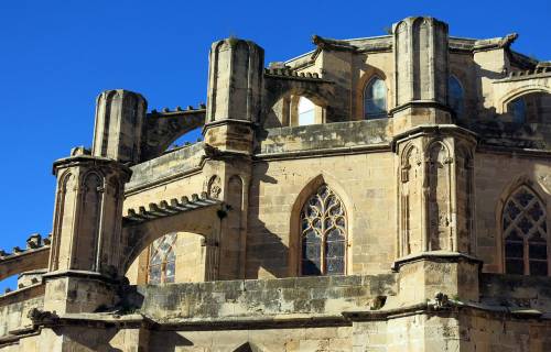 Contrafuertes y arbotantes del ábside de la catedral de Sta. Maria de Tortosa. Enric / Wikimedia Commons. CC BY-SA 3.0