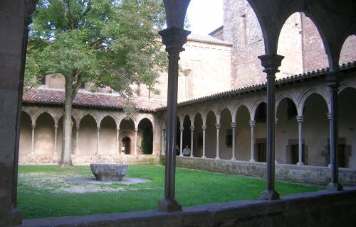 Claustre del monestir de Sant Joan de les Abadesses. Xtv / Wikimedia Commons. Domini Púbic