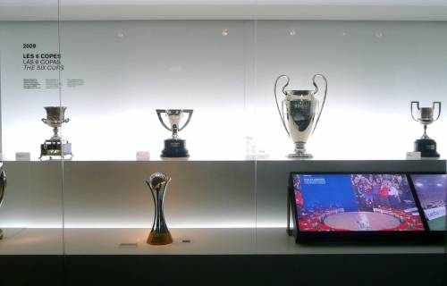 Detalle de los seis títulos ganados por el FC Barcelona el año 2009, custodiados al museu. CC BY-ND 2.0 - Eduardo Zárate / Flickr