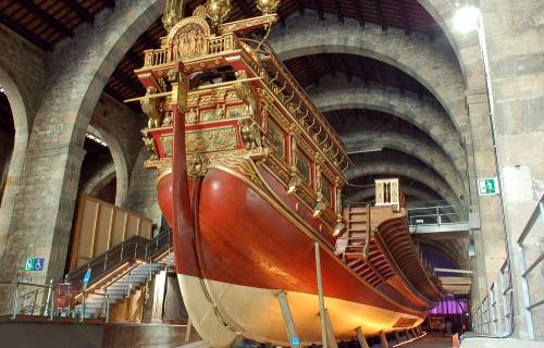 Reproduction of the Royal Galley of Juan de Austria at the Maritime Museum of Barcelona. CC BY-SA 2.5 - Fritz Geller-Grimm  / Wikimedia Commons
