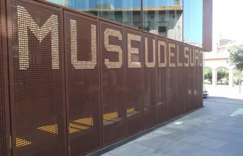 Museum entrance. CC BY-SA 3.0 - Davidpar / Wikimedia Commons