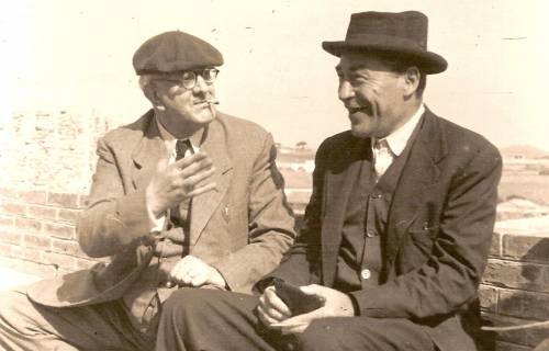 Josep Pla (derecha) con Manuel Brunet. Dominio público