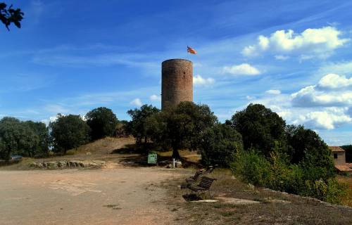 Vista general de la Torre de la Manresana. Angela Llop / Wikimedia Commons. CC BY-SA 2.0