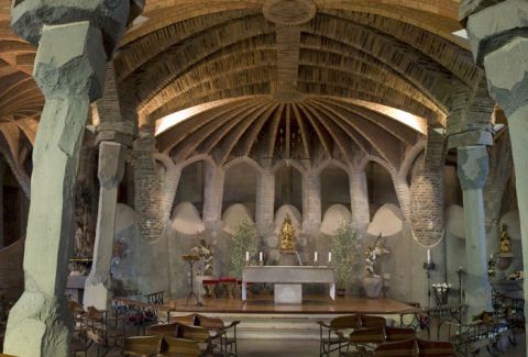 Cripta de la Colònia Güell, d'Antoni Gaudí. jorapa / Flickr. CC BY-SA 2.0