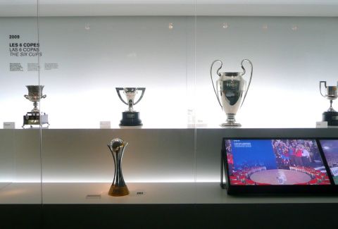 Detall dels sis títols guanyats pel FC Barcelona l'any 2009, custodiats al museu. CC BY-ND 2.0 - Eduardo Zárate / Flickr