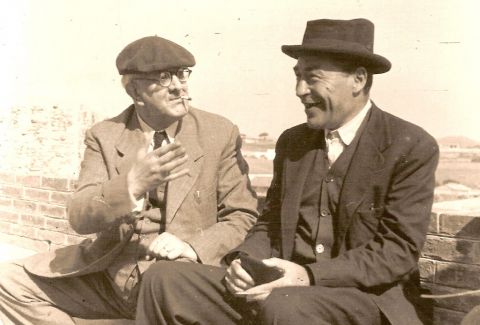 Josep Pla (dreta) amb Manuel Brunet. Domini públic