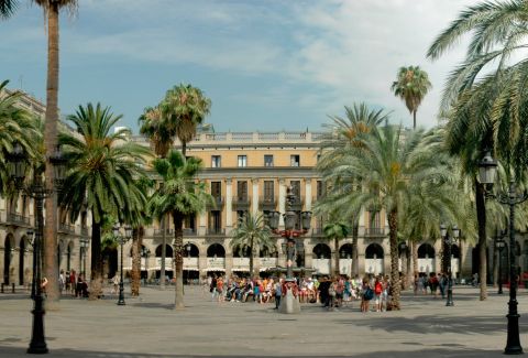 Plaça Reial de Barcelona (detall). CC BY-SA 3.0 - Josep Renalias / Wikimedia Commons