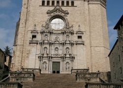 Claustre i campanar de la catedral de Girona 