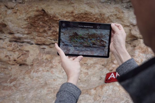 Nova versió de l'aplicació de realitat augmentada al conjunt d'art rupestre dels Abrics de l'Ermita a Ulldecona