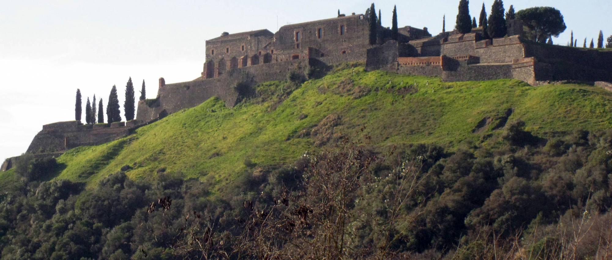 Hostalric Castle. Enfo / Wikimedia Commons. CC BY-SA 3.0