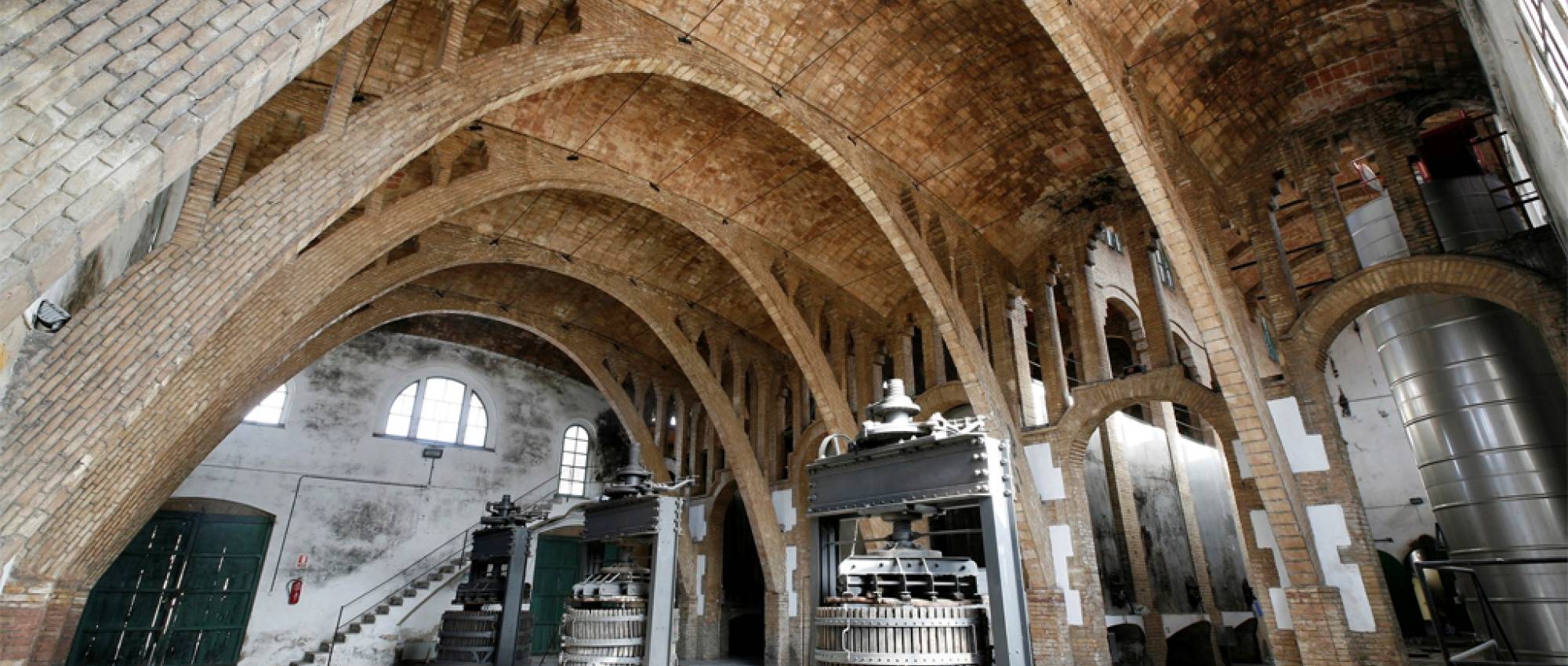 Vista de la bóveda de la nave de ladrillo plano. Josep Giribet / D.G. del Patrimoni Cultural. CC BY-NC-ND 2.0