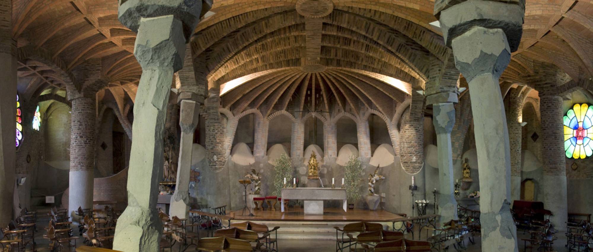 Cripta de la Colonia Güell, de Antonio Gaudí. jorapa / Flickr. CC BY-SA 2.0