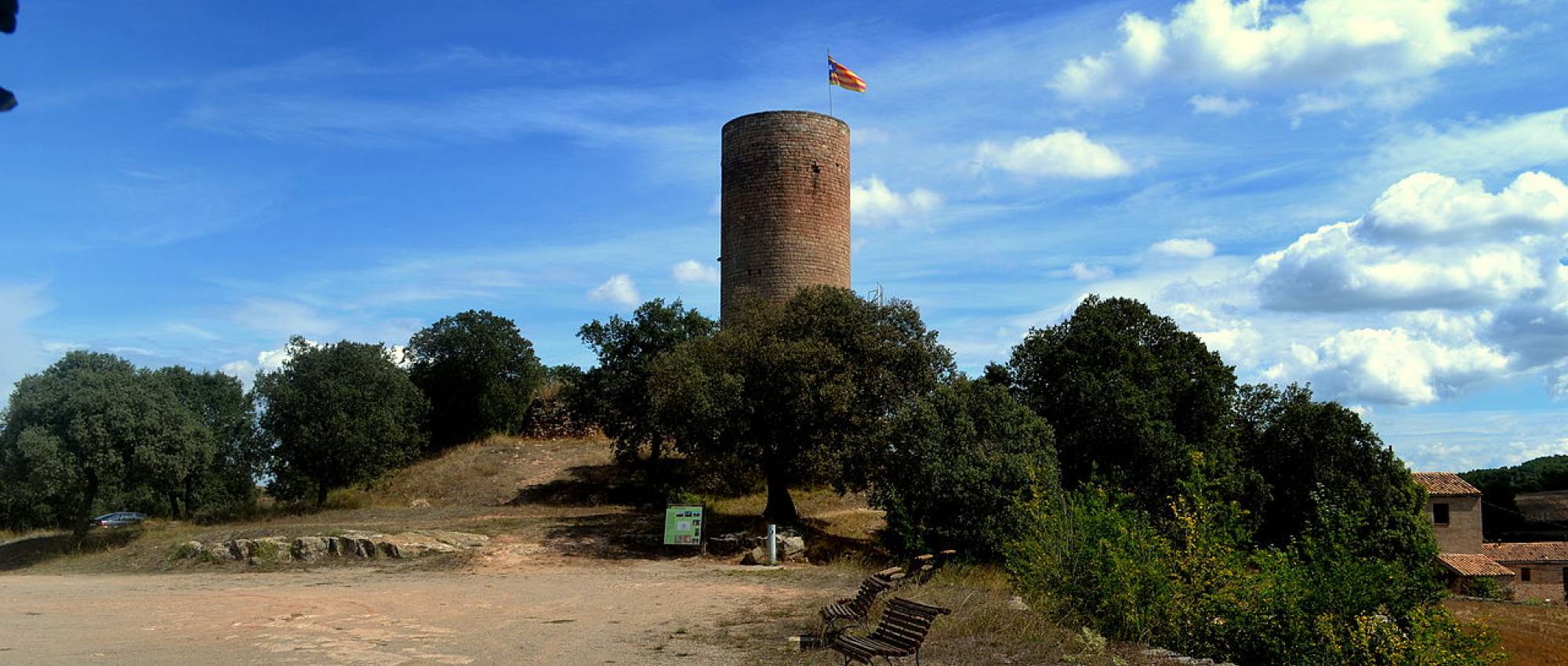 Vista general de la Torre de la Manresana. Angela Llop / Wikimedia Commons. CC BY-SA 2.0